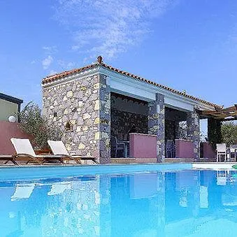 Aeolis Apartments & Studios 